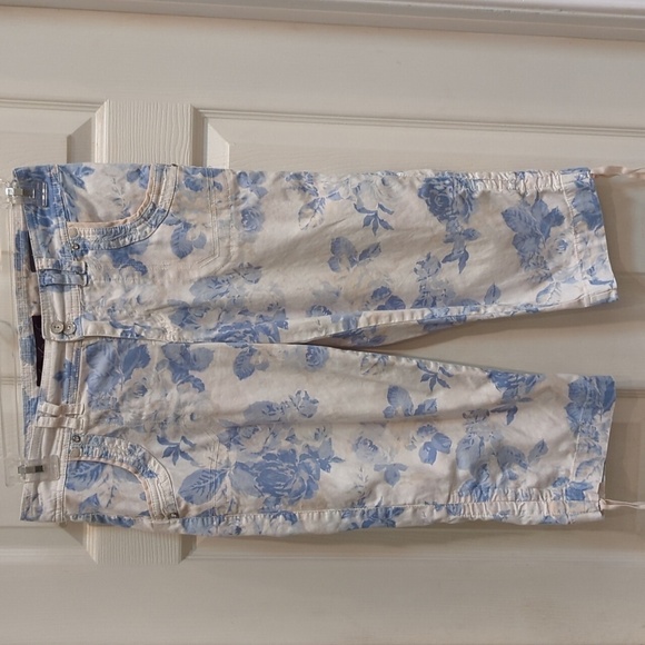 Gloria Vanderbilt Women's Floral Capris Ruching on the Sides Size 8P - Picture 1 of 9